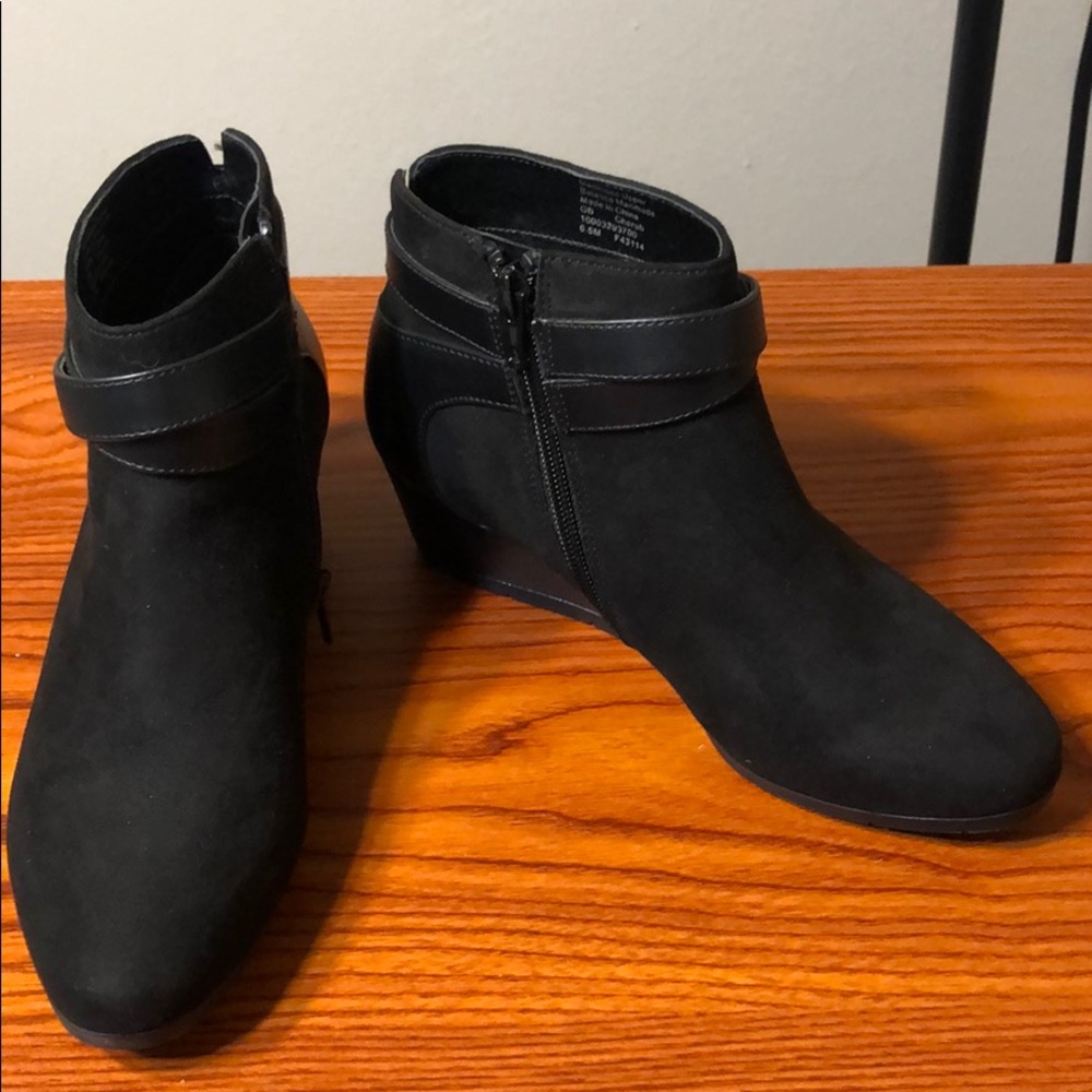 Giani Bernini black wedge booties! 6.5